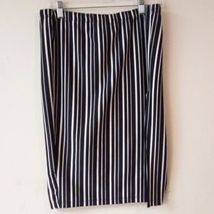 Slitted and fitted sexy skirt